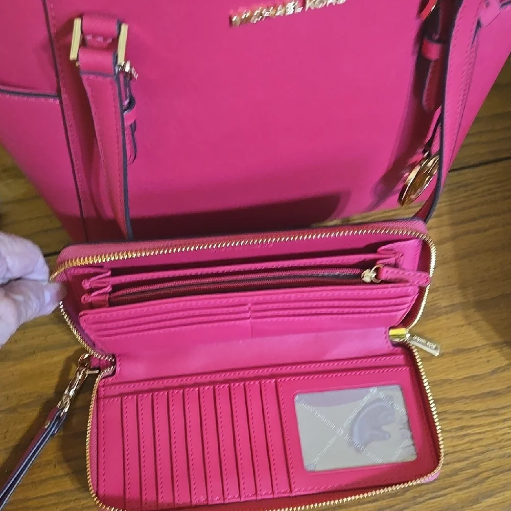 Michael Kors Pink Women's Bag And WALLET - Picture 4 of 4